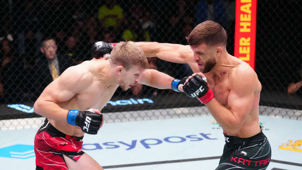 Arnold Allen vs. Calvin Kattar